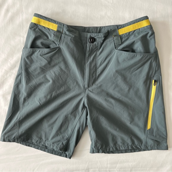 Patagonia Shorts Patagonia Hiking Cargo Shorts Mens Size M Pockets